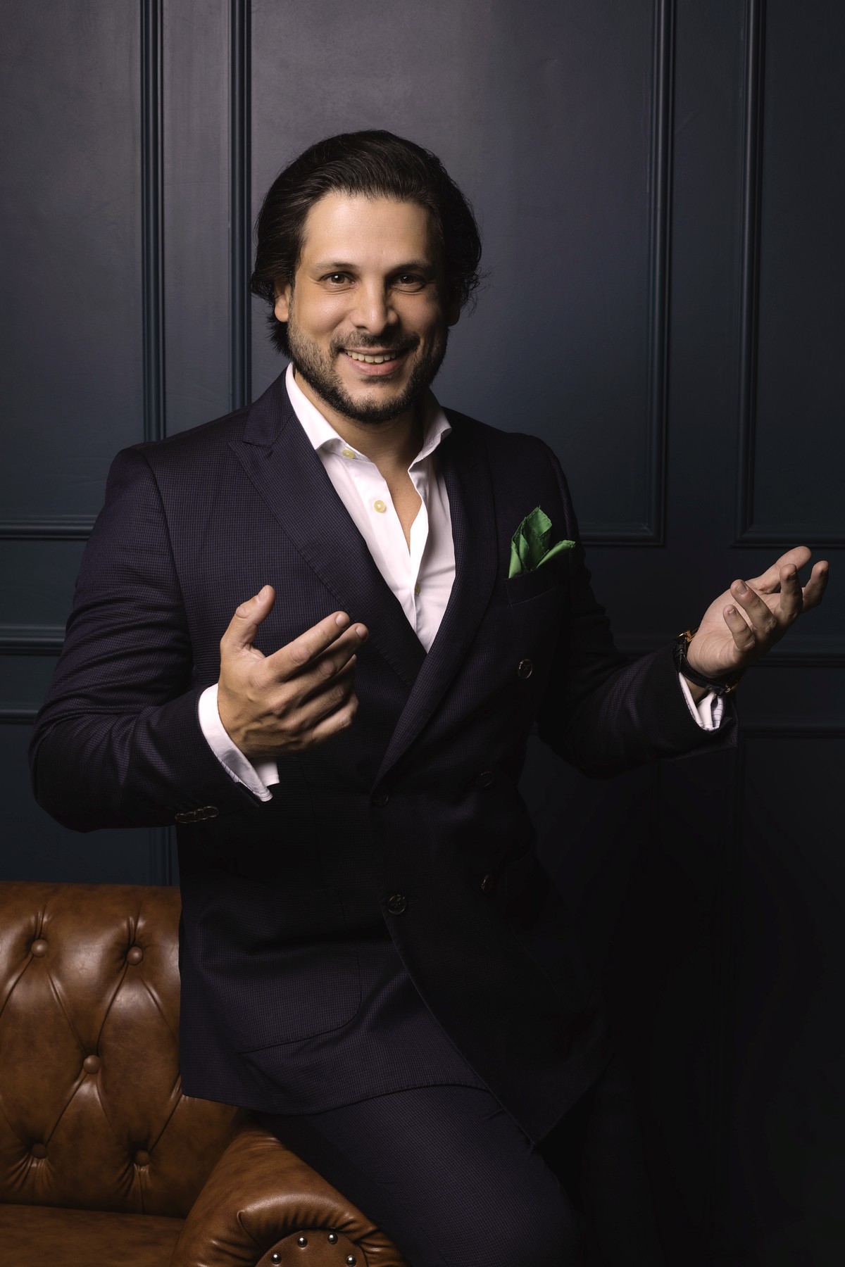 Dr. Paulo Hermes atendendo